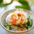 《朝食、ランチにも！》しらすとおくらの卵のっけ丼