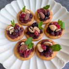 【備蓄品だけで作る防災スイーツ】あんことナッツのカナッペ