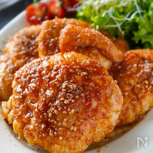 甘酢ダレがじゅわ〜っ♡『甘酢胡麻チキン』胸肉がご馳走に!