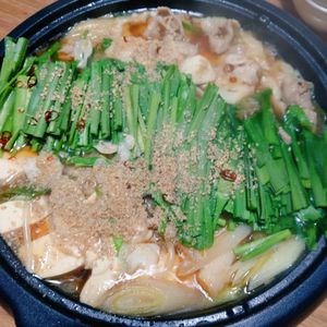 しぃちゃんの作ってみた!投稿(【豚バラキャベツのもつ鍋風】焦がし醤油香る♬鍋の〆は辛麺風♡)