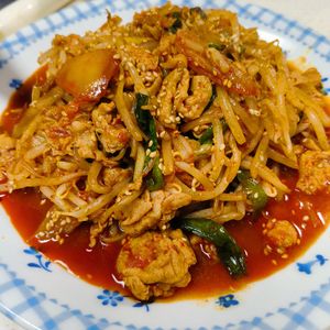 もんぶらん°・*:.。.☆の作ってみた!投稿(【豚ニラキムチ炒め】ご飯が進む！シャキ旨♡がっつりおかず)