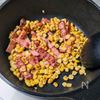 バジルソース×塩昆布が絶妙!コーンとベーコンのバジル混ぜご飯の工程2