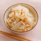 ＼旬の絶品!／新玉ねぎと桜えびのだし炊きごはん