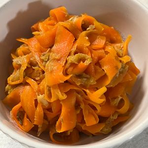 こっこちゃんの作ってみた!投稿(卵感残る♡『ツナ缶まるごと人参しりしり』)