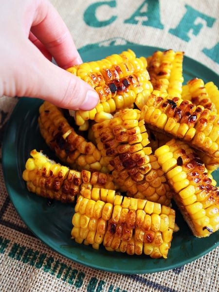 ＼ペロッと完食♪／やみつきの焼きとうもろこし(屋台の味)