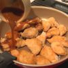 しっとり柔らか♪鶏むね肉となすの味噌だれ炒めの工程3