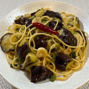 楽ラク手抜キッチン🐶🐾の作ってみた!投稿(やみつき！なすと長ネギのポン酢パスタ)