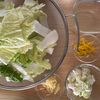 鶏ひき肉と白菜のゆず春雨スープ【生姜でぽかぽか♪】の工程1