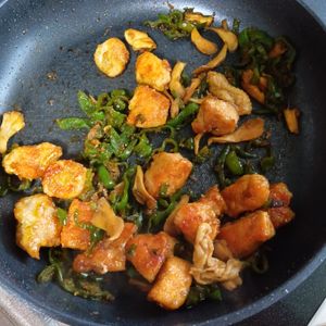 RON♪RONの作ってみた!投稿(ワンパン10分！【鶏むね肉ときのこの生姜炒め】ご飯がすすむ♩)