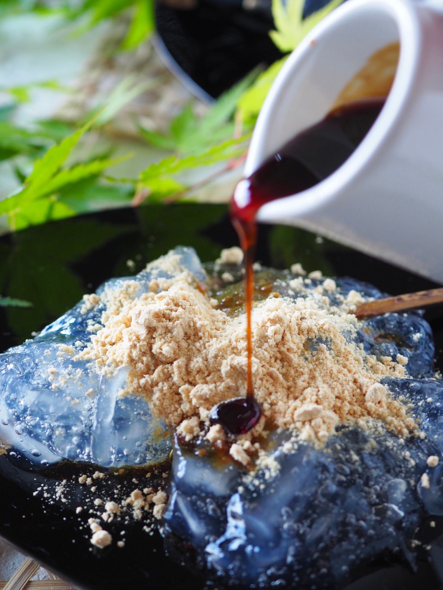 材料2つ片栗粉と砂糖 フライパンで作れるぷるるんわらび餅 レシピサイトnadia