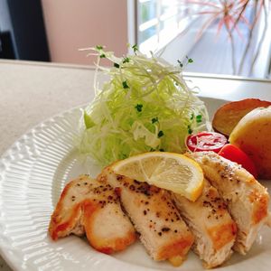 ゆ〜ほキッチンの作ってみた!投稿(鶏もも肉のレモンバターステーキ)
