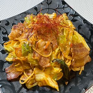 楽ラク手抜キッチン🐶🐾の作ってみた!投稿(野菜炒めだけじゃない！豚バラ肉とキャベツのピリ辛パスタ)