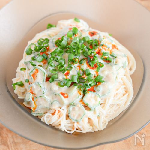 ゆでたそうめんに混ぜるだけ！オクラと豆腐のみそそうめん