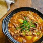 柔らか牛こまとじゃがいもときのこのピリ辛スタミナ鍋