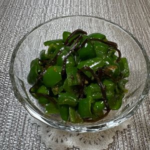 楽ラク手抜キッチン🐶🐾の作ってみた!投稿(レンジで簡単！やみつき塩昆布ピーマン【作り置き】)