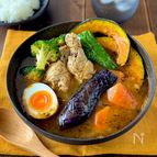 バジル香るほろほろ手羽元のスープカレー