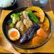 バジル香るほろほろ手羽元のスープカレー