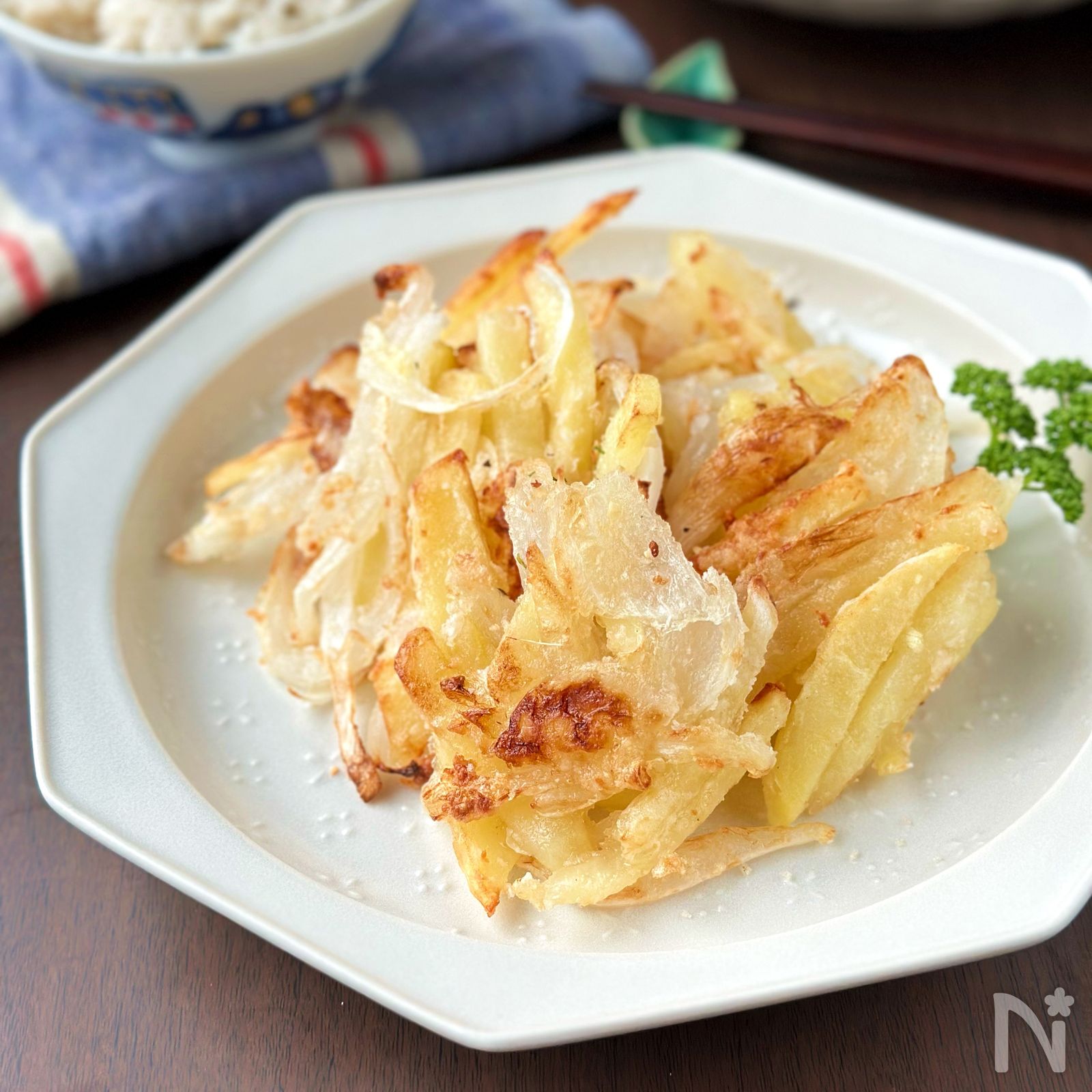 【新じゃがと新玉のカリカリ焼き】節約/子供爆食べ | レシピサイトNadia