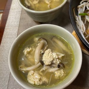 Hikeyの作ってみた!投稿(スパイス香る♪ふわふわカレー肉団子のコンソメスープ)