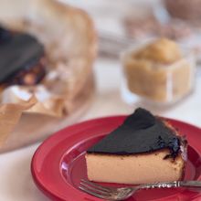 濃厚でコクのあるうま味♪ひよこ豆味噌のバスクチーズケーキ
