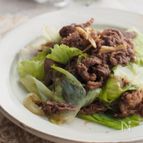 牛肉とレタスのオイスターソース炒め