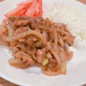 ミルクの作ってみた!投稿(豚こまで♪玉ねぎた~ぷり♪柔かジューシー生姜焼き♪)