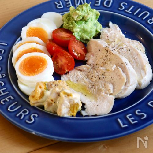 塩アボカドで食べる鶏ハム