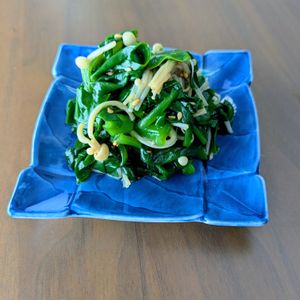 るるる♪の作ってみた!投稿(つるむらさきとえのきの胡麻和え)