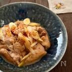 材料ふたつでメイン！《鶏ももと長ねぎの黒酢バター炒め》