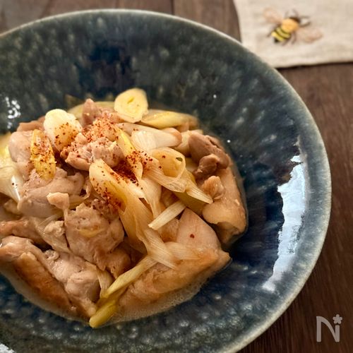 材料ふたつでメイン!《鶏ももと長ねぎの黒酢バター炒め》