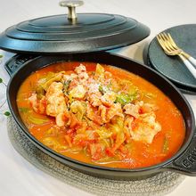 【ほぼ10分】ひと鍋で簡単♡豚肉とキャベツのトマト煮込み