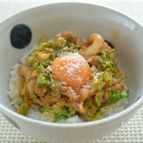 春キャベツと豚キムチ炒め乗っけごはん