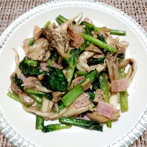 よっこの作ってみた!投稿(【小松菜と舞茸のペペロン炒め】副菜に！箸が止まらなくなる♪)
