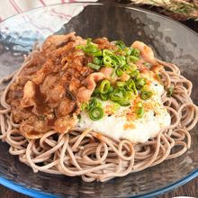 10分で簡単！がっつり肉乗せ♡とろろ蕎麦