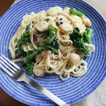 ホワイトソース缶で簡単☆ホタテと菜の花のクリームパスタ