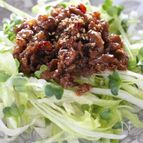 レタスの肉味噌サラダ
