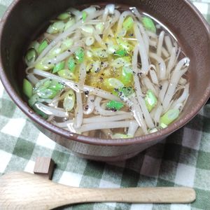 M＊Pの作ってみた!投稿(【給料日前お助けレシピ】家計救済！もやしだけラーメン風スープ)