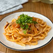がっつり食べたい♪【レンチン豚キムチうどん】