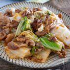 白菜が美味すぎる♡【白菜と豚のピリ辛炒め】レンチンで時短