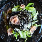 おめかし惚レタスのイカ墨パスタ