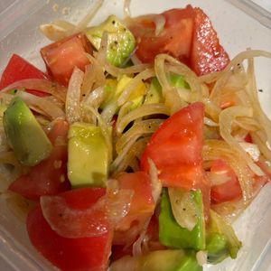 ちはの作ってみた!投稿(【トマトとアボカドのマリネ】栄養満点！美容や健康にも◎)