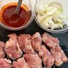 【鶏ももと玉ねぎのチーズタッカルビ】具材2つで!の工程1