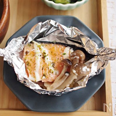 【蒸すから柔らか】鮭のマヨのりホイル蒸し