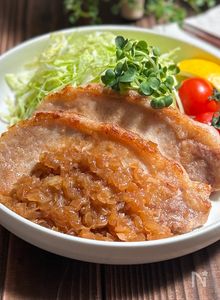 【柔らかオニオンポークソテー】こだわりぬいた自慢のソース！