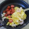 【エビと卵とトマトのメキシカン炒め】スパイシーな簡単おつまみの工程2