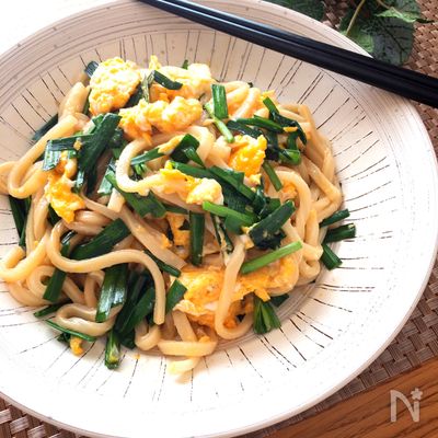 簡単なのにかなり美味しい♡和風にら玉焼きうどん