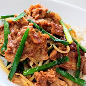 Patchouli🐱🐾の作ってみた!投稿(行列の定食屋さんの🍚豚ニラもやしのスタミナ味噌照り炒め🤩)
