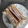 KUMIKOの作ってみた!投稿(フライパンで簡単カフェ風【とろけるハムチーズのホットサンド】)