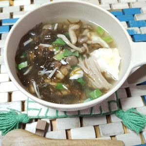 M＊Pの作ってみた!投稿(もずくときのことお豆腐の《食物繊維たっぷり♡梅スープ》)