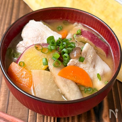 【具だくさん!秋野菜のほったらかし豚汁】